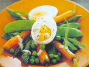 Receita de Aspargos, ovos cozidos e verduras da estação