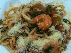 Receita de Espaguete com camarões e lulas