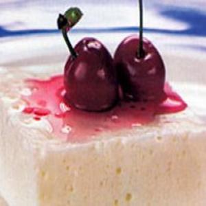 Receita de Gelatina de iogurte com cerejas frescas