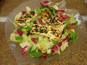 Receita de Salada com queijos e ervas grelhado