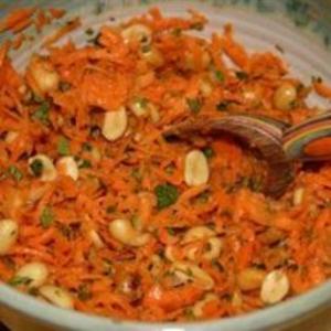 Receita de Salada Indiana de Cenoura e Amendoim (Gujarati)