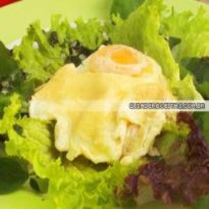 Receita de Salada verde com ovo pochê no chá verde
