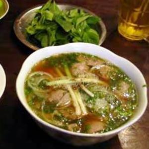 Receita de Sopa vietnamita de carne com macarrão e gengibre