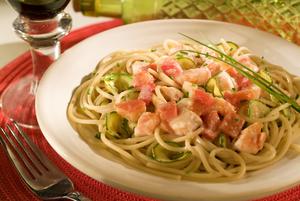Receita de Spaghetti ao Azeite com Salmão e Abobrinha